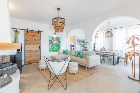 TV, DVD player, stereo. Villa "Villa Carolima - Heated Pool" with Sea View, Wi-Fi, A/C, Terrace & Garden