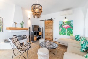 Televisión, reproductor de DVD y estéreo 