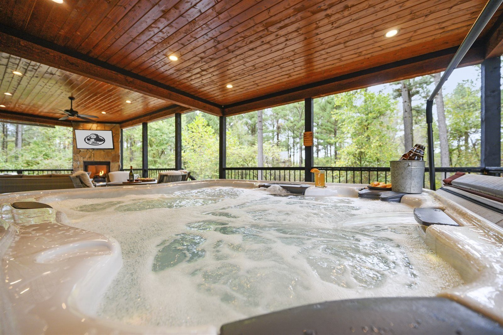 Tina de hidromasaje al aire libre