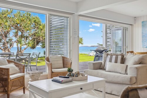 Hampton on the Beach - Absolute Beachfront, Pet-friendly, family beach house