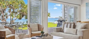 Hampton on the Beach - Absolute Beachfront, Pet-friendly, family beach house