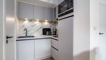 KĂžleskab, mikrobĂžlgeovn, opvaskemaskine, kaffe-/temaskine