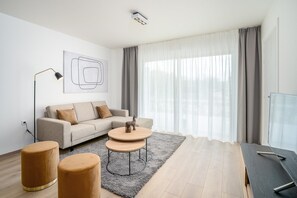 Una televisión de pantalla plana