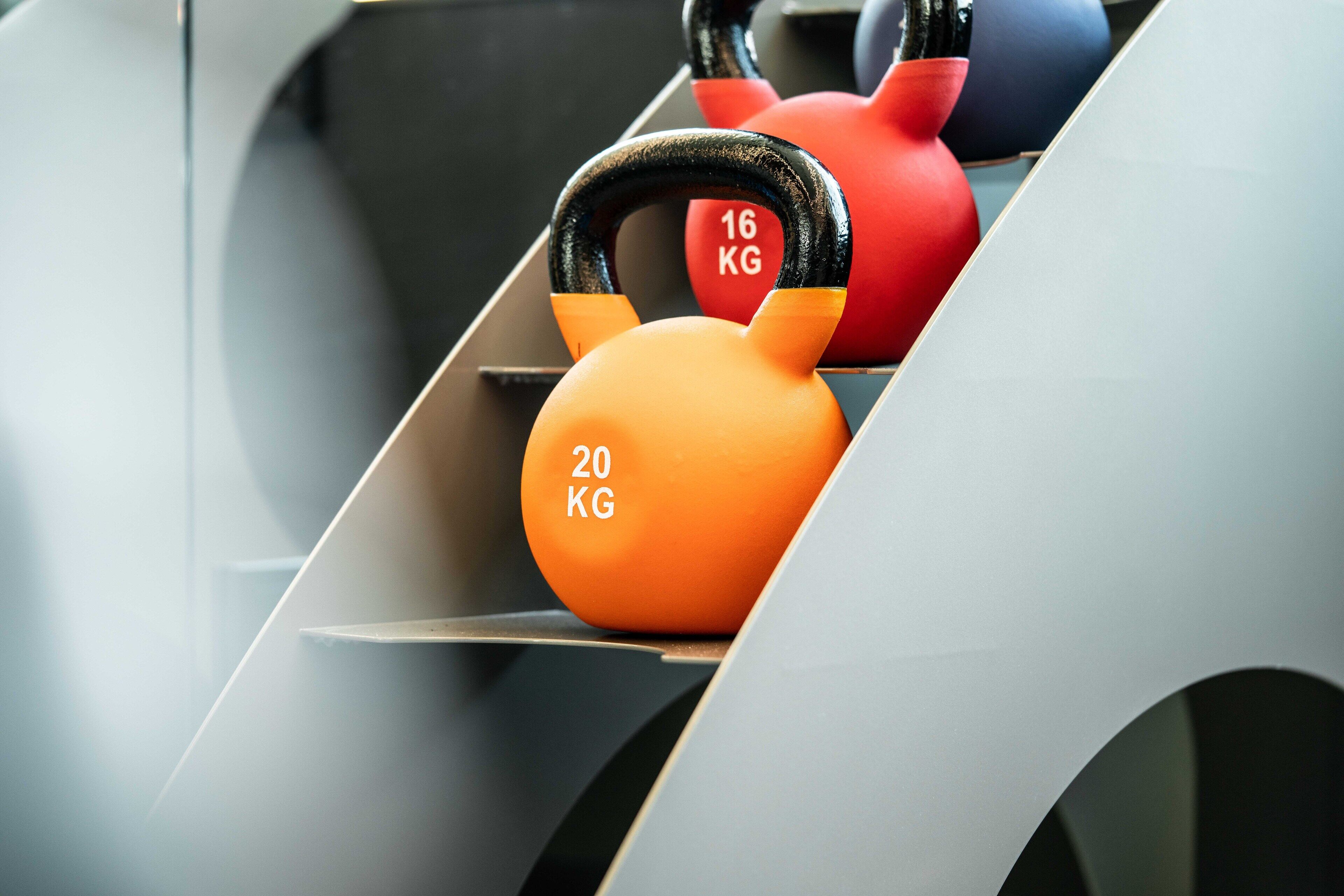 A set of kettlebells with weights of 16 kg and 20 kg.