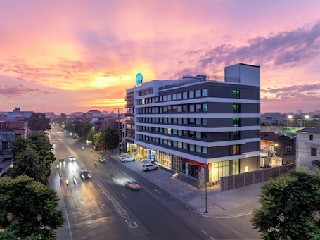 Fachada de la propiedad. Tru by Hilton Viet Tri City Centre