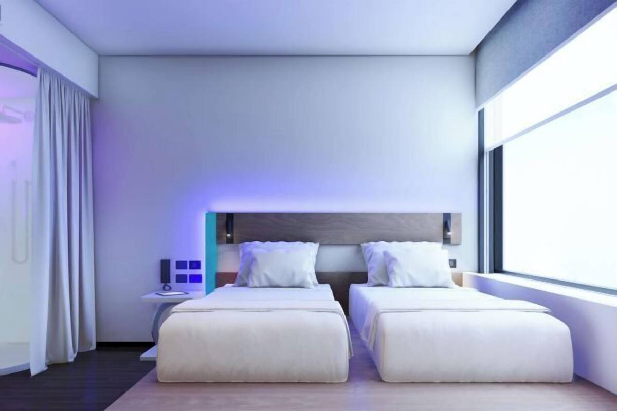 Minibar, két bảo mật tại phòng, bàn 