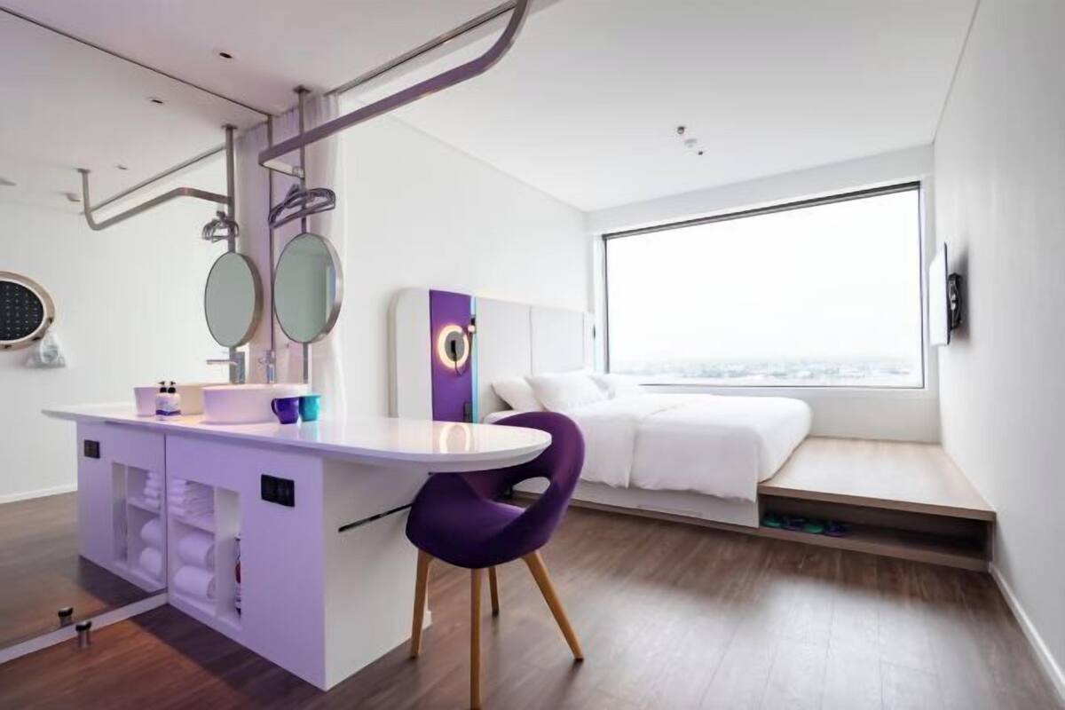 Minibar, két bảo mật tại phòng, bàn 