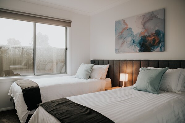 4 bedrooms, iron/ironing board, free WiFi, bed sheets