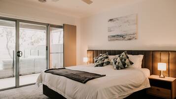 4 dormitoris, planxa i posts de planxar, wifi gratuïta i roba de llit