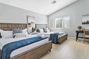 4 habitaciones, tabla de planchar con plancha, cuna de viaje y wifi 