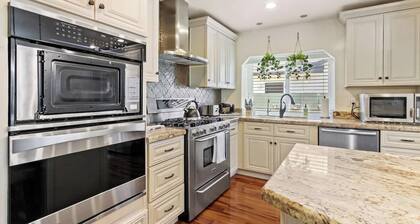 Remodeled 3BR Vegas Pool House with Arcade