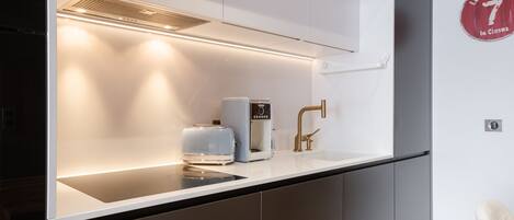 Réfrigérateur, micro-ondes, lave-vaisselle