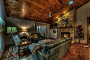Cabin, 2 Bedrooms | Living room