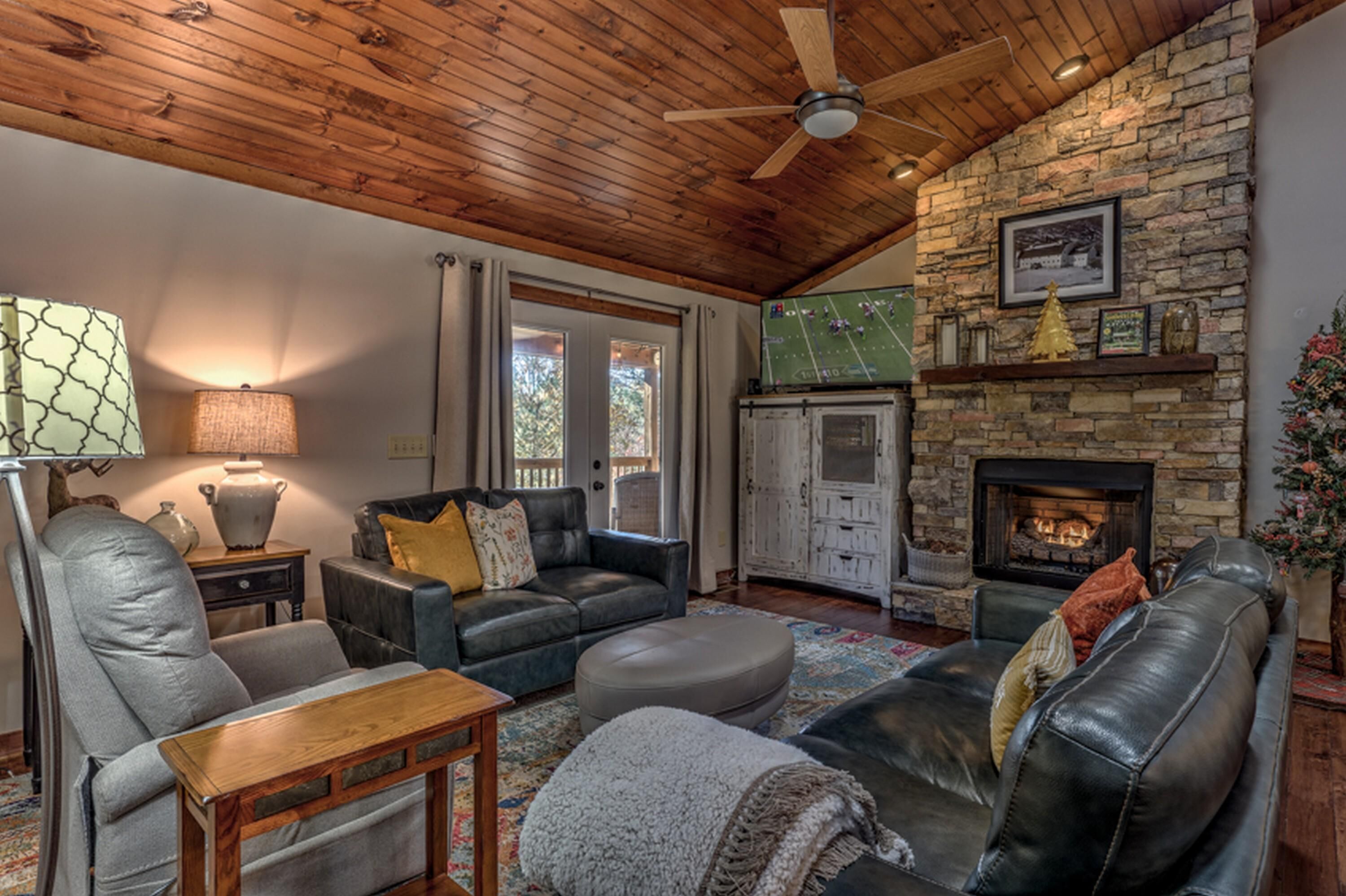 Cabin, 2 Bedrooms | Living room