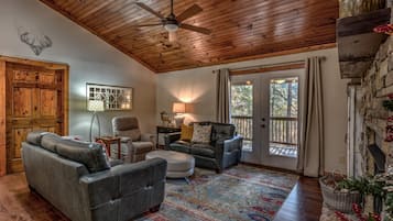Cabin, 2 Bedrooms | Living room