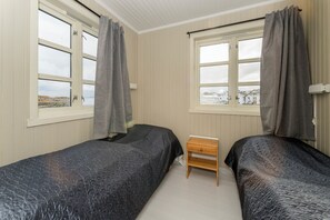 Apartment, 2 Bedrooms | Free WiFi, bed sheets - Tyskhella Rorbuer (Vagan)