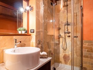 Shower - The Best Rent - loft in Corso Como (Milan)