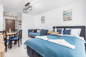 Iron/ironing board, WiFi, bed sheets