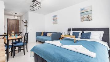 Iron/ironing board, WiFi, bed sheets