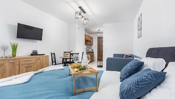 Iron/ironing board, WiFi, bed sheets