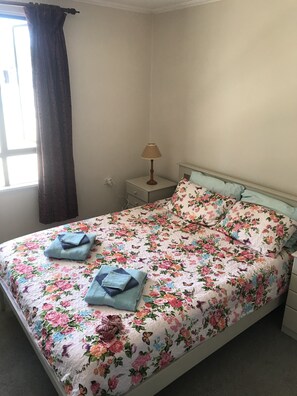 2 bedrooms, travel crib - Everything you need for a few days of simple relaxation (Goolwa North)