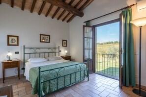 2 soverom, strykejern/-brett, reiseseng for barn og wi-fi (inkludert)