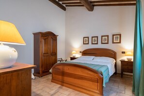 2 bedrooms, iron/ironing board, travel crib, free WiFi