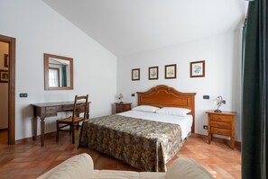 2 bedrooms, travel cot, free WiFi - Rocche di Valiano, Ortensia in Siena, pool use, AC (Castelnuovo Berardenga)