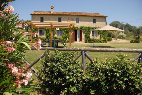 Country House / Farm House in Montoro with 6 bedrooms sleeps 11