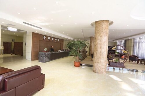 Jinqiao Holiday Business Hotel