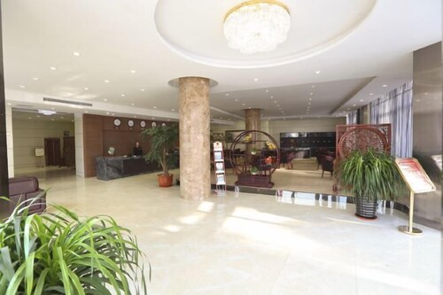 Jinqiao Holiday Business Hotel