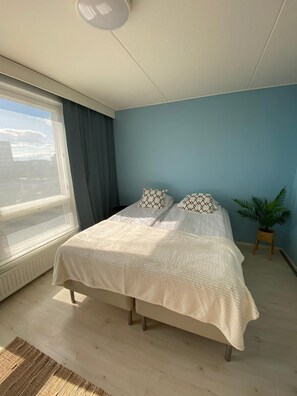 2 bedrooms, iron/ironing board, free WiFi