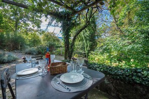 Outdoor dining - Country House / Farm House in Vivo D'orcia with 2 bedrooms sleeps 4 (Vivo D'orcia)