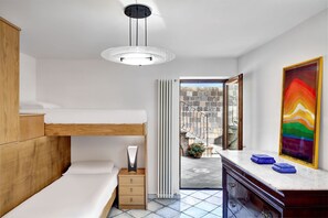 5 chambres, fer et planche à repasser, lit parapluie, Wi-Fi gratuit