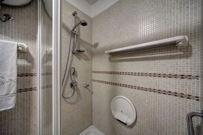 Dusche, Haartrockner, Bidet, Handtücher