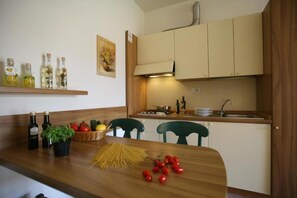 Fridge, microwave, stovetop, cookware/dishes/utensils
