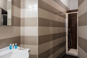 Dusche, Haartrockner, Bidet, Handtücher