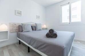 1 habitación, tabla de planchar con plancha y wifi 