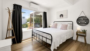 6 habitaciones, tabla de planchar con plancha, cuna de viaje y internet 