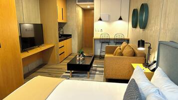 Apartment | 1 bedroom, premium bedding, down comforters, in-room safe