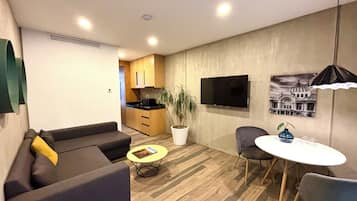 Superior Apartment | 1 bedroom, premium bedding, down comforters, in-room safe