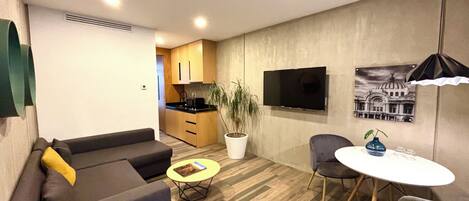 Junior Suite | 1 bedroom, premium bedding, down duvets, in-room safe