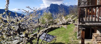 Chalet 4 * de Charme - Sauna & wood stove - View of the summits - Absolute peace and quiet