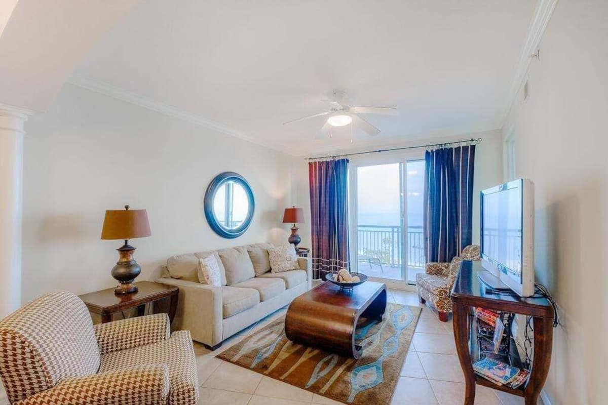 Apartment, Mehrere Betten, Meerblick (Legacy Tower II Unit 0603 Deluxe) | Wohnbereich