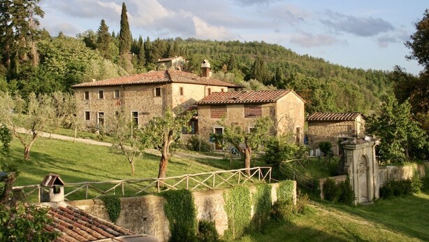 A stone building with a tiled roof, surrounded by greenery and hills. - Villa Grassina (Pelago)