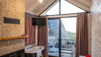 Tiny House | 1 bedroom, premium bedding, in-room safe, soundproofing