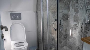 Combined shower/bathtub, jetted bath, hydromassage showerhead