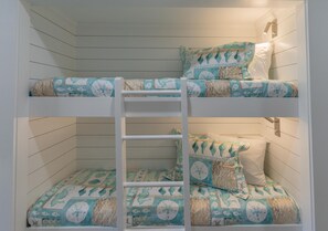 3 bedrooms, iron/ironing board, travel cot, free WiFi - Come Enjoy the Ocean - Ocean Front Resort - Renovated Villa (Hilton Head Island)