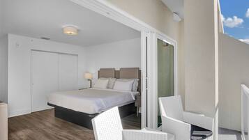 2 bedrooms, iron/ironing board, WiFi