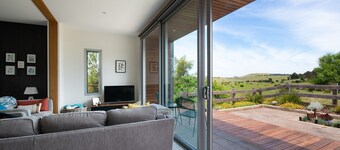 Kirkwood - Pet Friendly - Mid Century - Walking distance to Clunes!